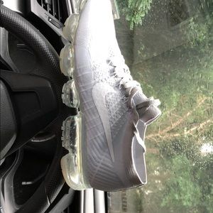 Nike platinum vapormax